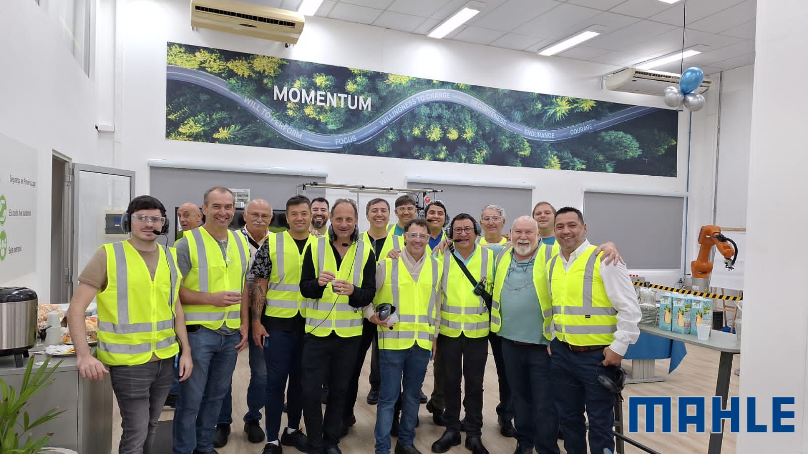 Visita a la planta de MAHLE en Arujá: una experiencia enriquecedora junto a nuestros clientes
